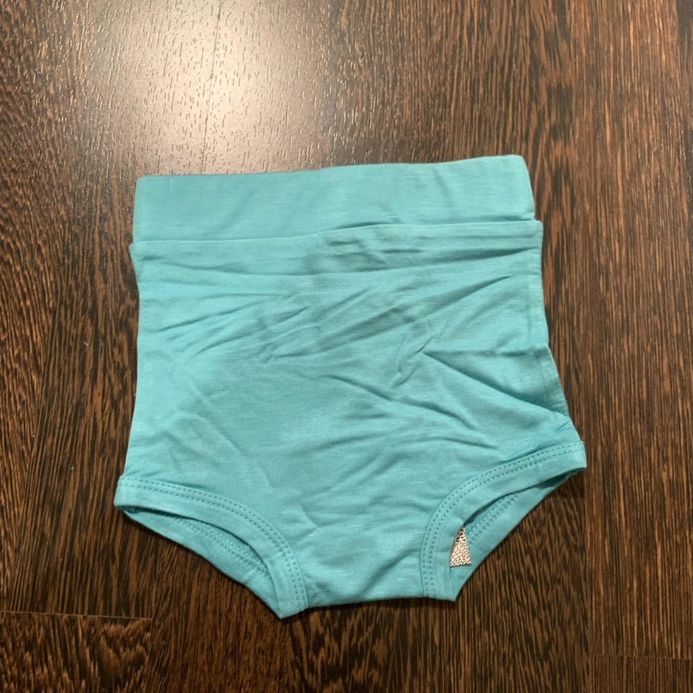 Kate Quinn retro bloomer